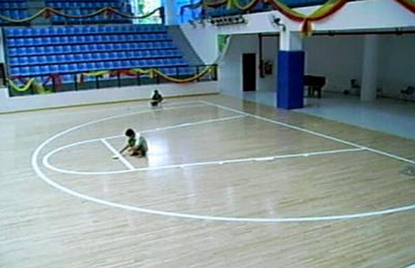 運(yùn)動木地板也講究色彩搭配