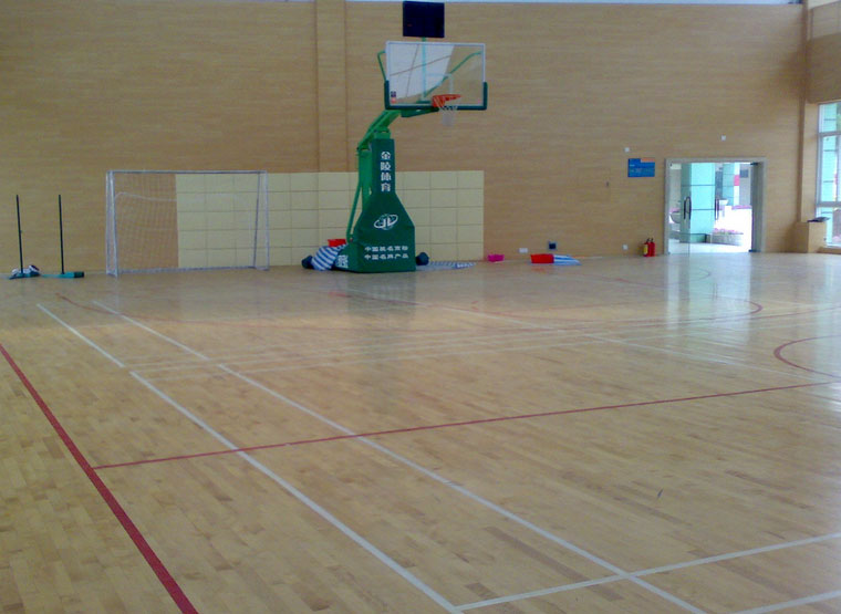 保養(yǎng)讓運動木地板更出眾