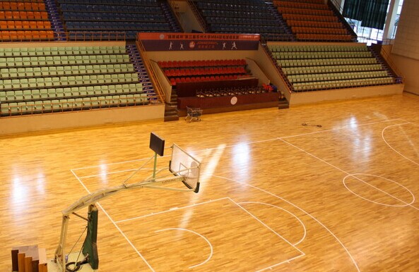 經(jīng)過特殊處理的運(yùn)動(dòng)木地板