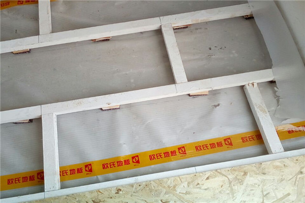 運(yùn)動(dòng)木地板 運(yùn)動(dòng)木地板