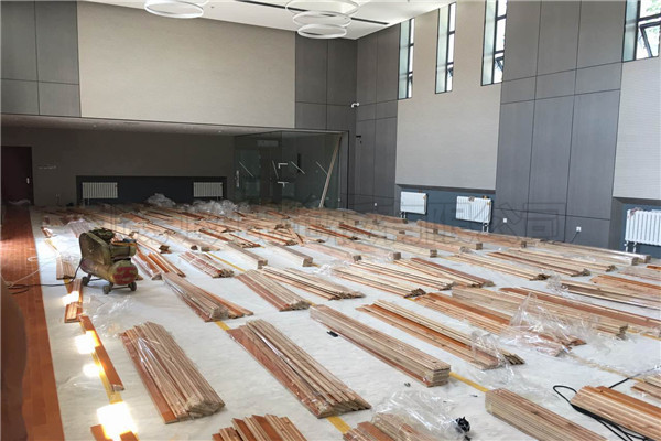 實(shí)木運(yùn)動(dòng)地板